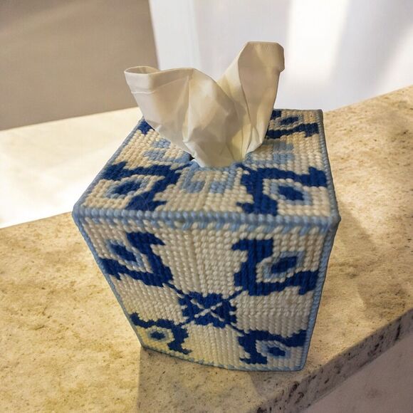 Plastic Canvas Needlepoint Tissue Box Covert Handmade Vintage  Delft Design - Picture 1 of 6